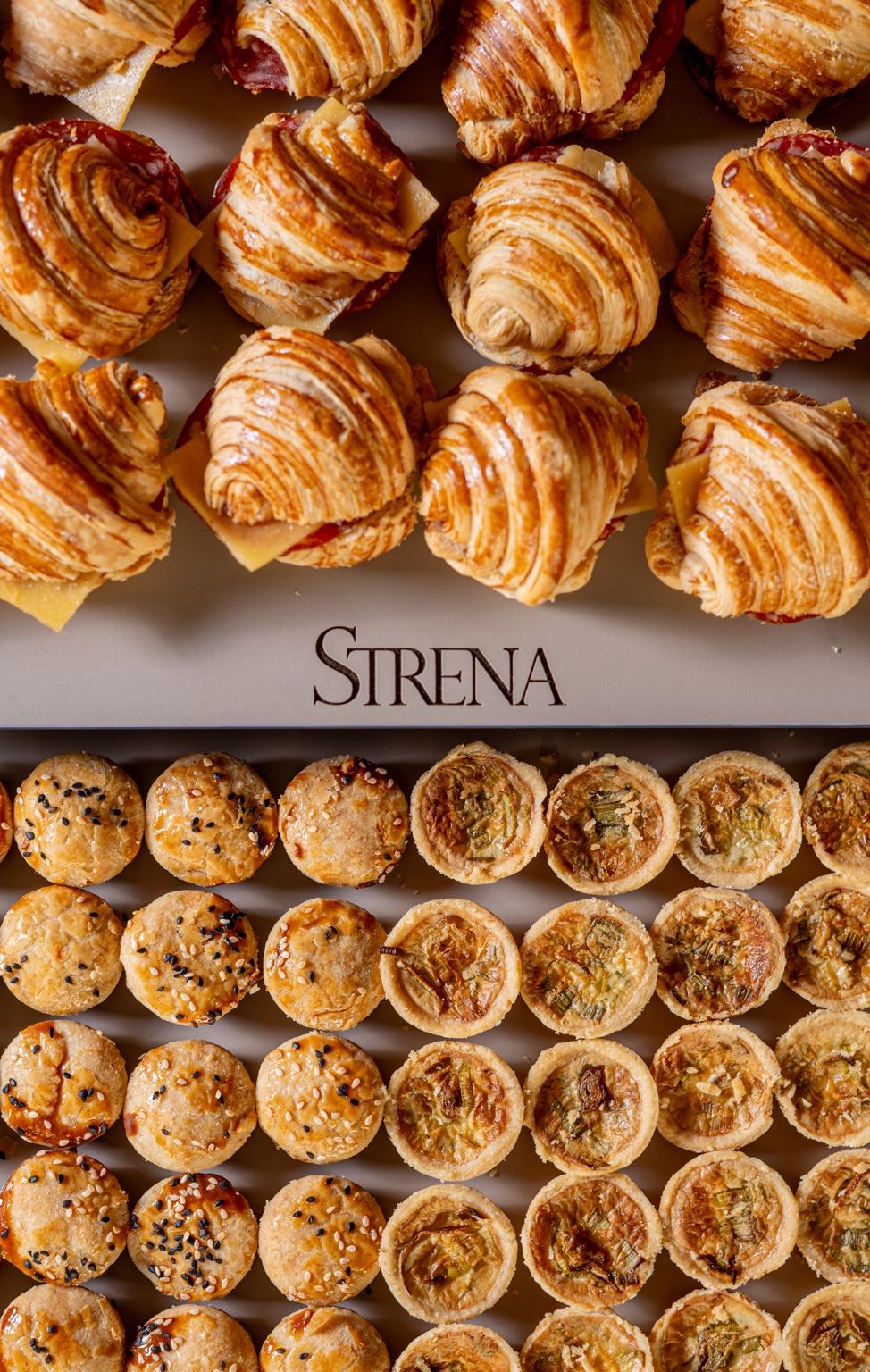Croissants e salgados preparados pela STRENA